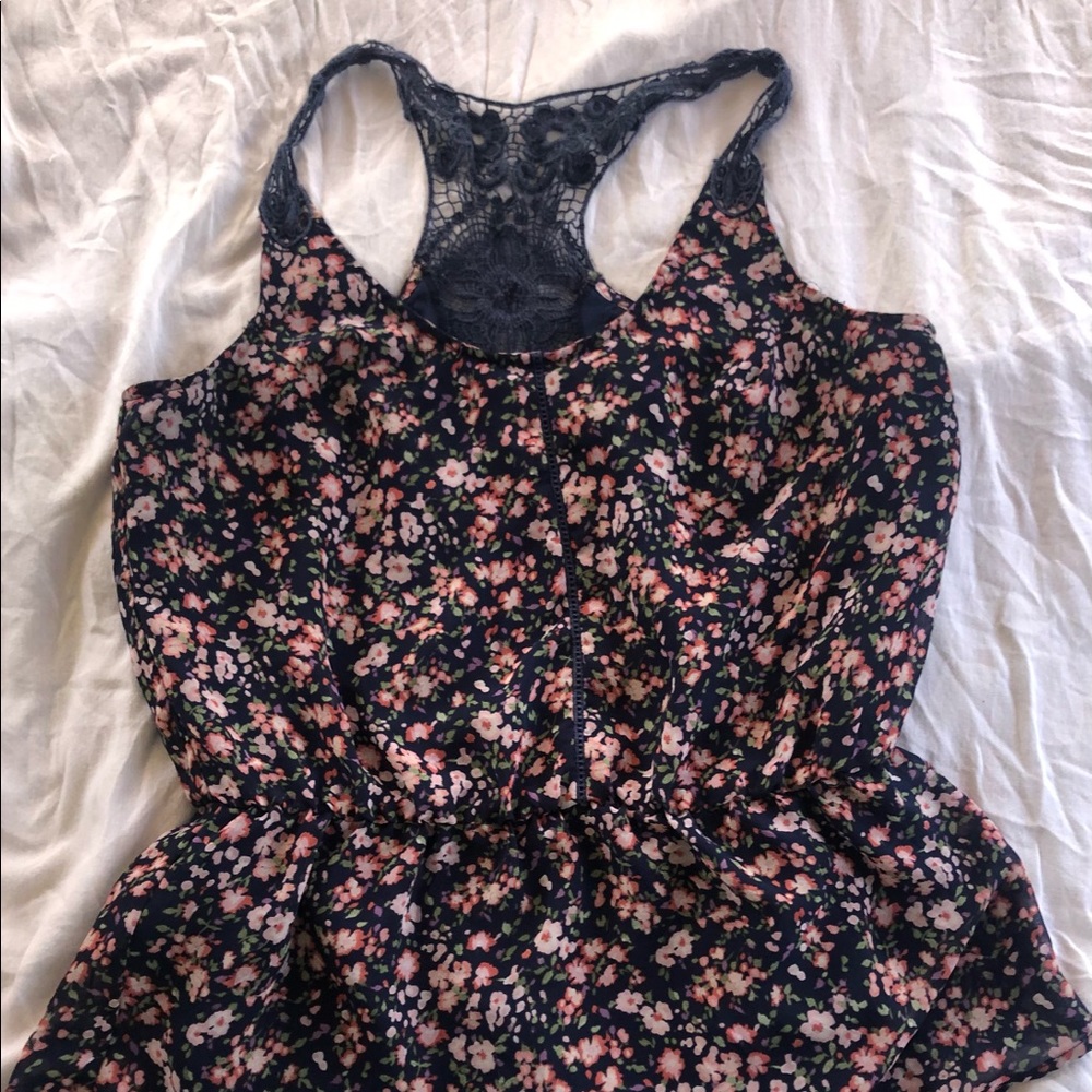 4/$20🍄 Medium sheer racer back tank LC